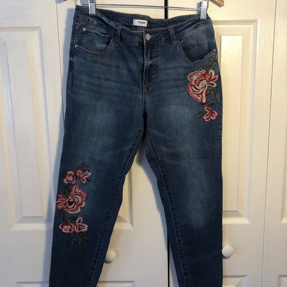 Kensie Embroidered Jeans